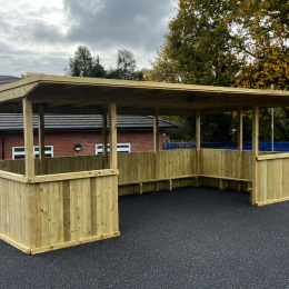ACTIVE Rectangular outdoor classroom, wooden roof
